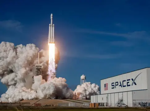 SpaceX alcanza un récord histórico con 165 lanzamientos completados en un único año SpaceX alcanza un récord histórico con 165 lanzamientos completados en un único año