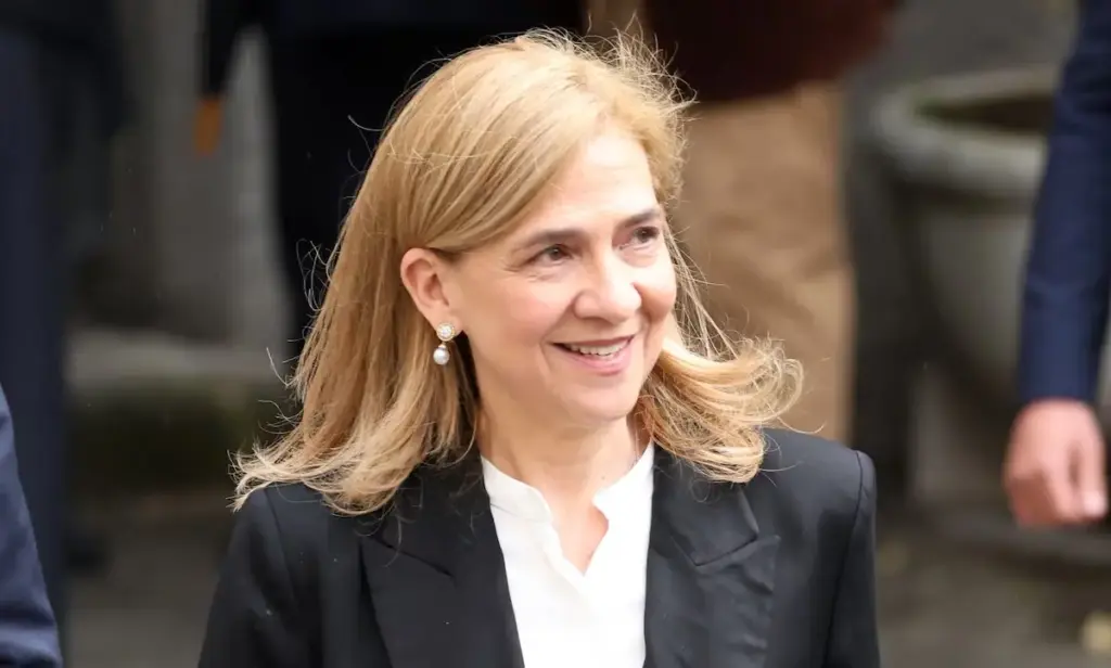 El patrimonio personal de las infantas Elena y Cristina y el dineral que recibirán de Juan Carlos I 2 “Su familia ya le conoce”: La infanta Cristina tiene nuevo “apoyo” emocional y ya se ha dejado ver con él