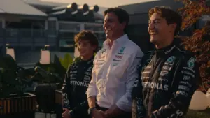 Toto Wolf y sus pilotos de Mercedes, Kimi Antonelli y George Russell