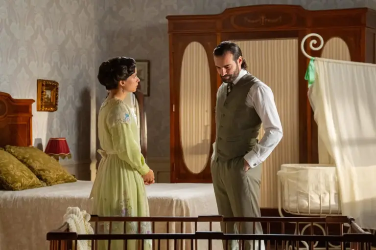 Un beso a medias y un plan secreto: La semana de ‘La Promesa’ termina cargada de planes y pasiones descubiertas 