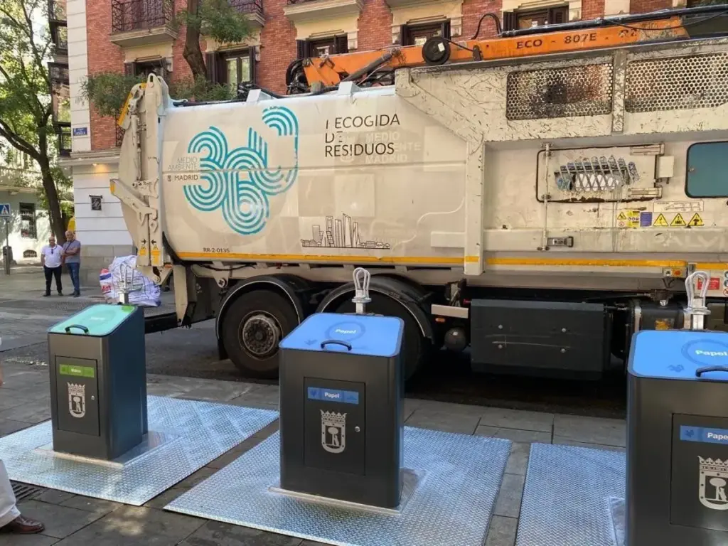 Un sistema que convierte botellas en dinero