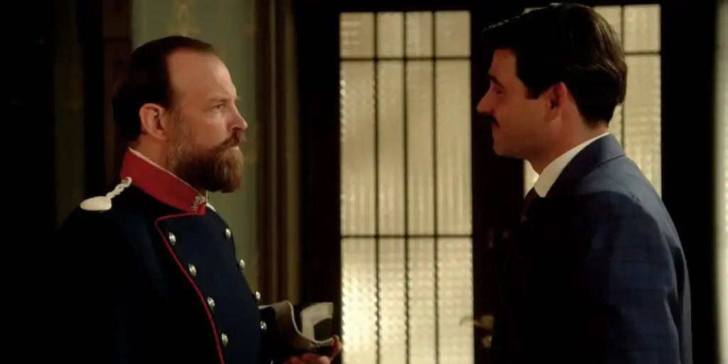 ‘La Promesa’ se prepara para un miércoles lleno de confrontaciones, huidas y mentiras que ya no se sostienen 3 La trama del comandante se vuelve más peligrosa