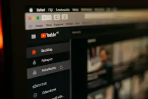 YouTube enfrenta una crisis de calidad con el 20% de recomendaciones siendo contenido generado por IA