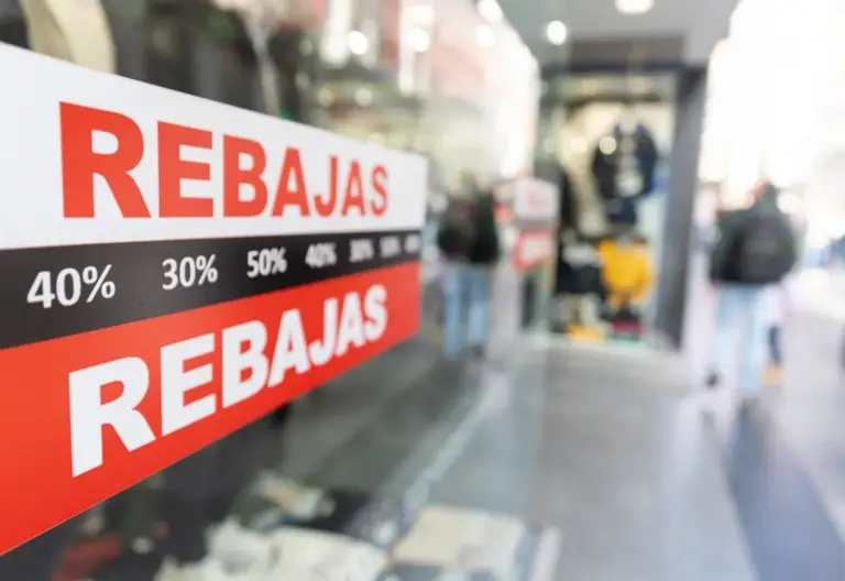 Derechos de los consumidores en rebajas: cómo reclamar devoluciones y publicidad engañosa