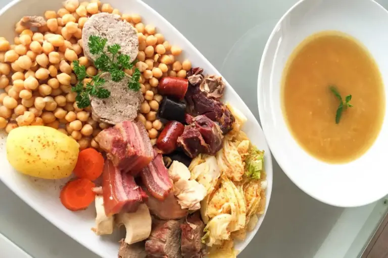 El cocido madrileño que no empalaga: el truco que equilibra sabor y tradición