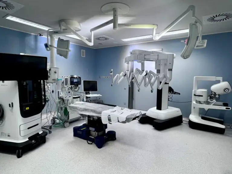El Hospital Universitario Rey Juan Carlos, primer hospital público en incorporar el modelo más avanzado del robot Da Vinci