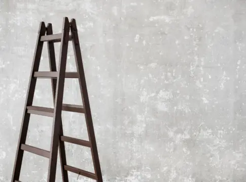 ¿Mito o realidad? La superstición de la escalera que aún nos persigue ¿Mito o realidad? La superstición de la escalera que aún nos persigue