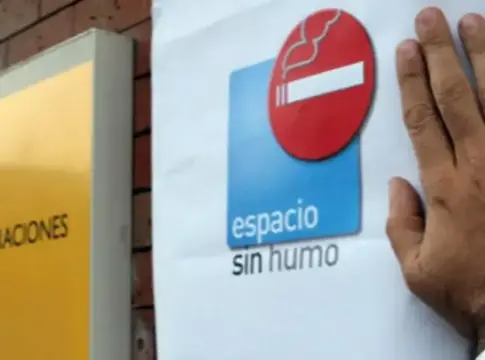 españa ley tabaco fumar humo bares España cumple 15 años sin humo en los bares con el consumo del tabaco en mínimos Fuente: Agencias