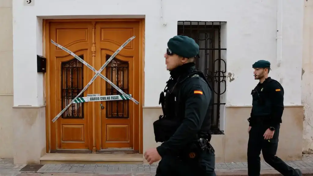 La revisión de los protocolos de custodia tras el crimen de Sueca: desfase entre los juzgados y los servicios sociales 2 La revisión de los protocolos de custodia tras el crimen de Sueca: desfase entre los juzgados y los servicios sociales Fuente: Agencias