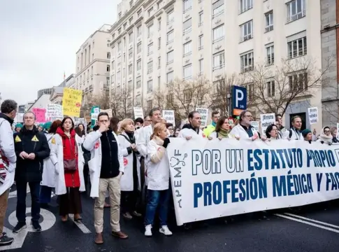huelga medicos estatuto marco Fuga de médicos jóvenes: el nuevo Estatuto Marco no logra frenar el rechazo a la Medicina de Familia Fuente: Agencias