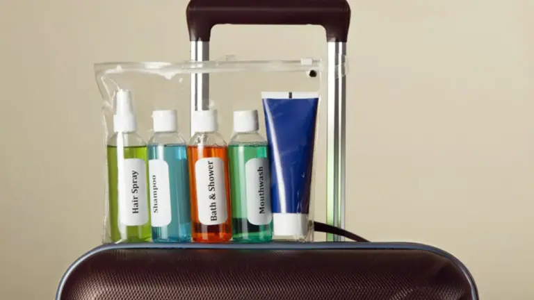 Adiós a los 100 ml en el avión: cambian las normas del equipaje de mano en la UE para 2026