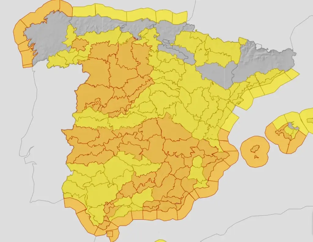 La explicación detrás del 'invierno cálido y más seco' de la AEMET y por qué niega olas de frío en mitad de lluvias y nevadas 1 Mapa de avisos de la AEMET para el miércoles 28 de enero de 2026
