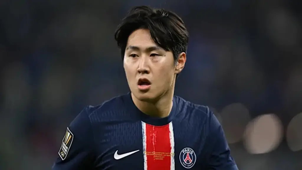 Mateu Alemany acelera por Kang-in Lee: un refuerzo para el césped y para el mercado asiático Fuente: PSG Inside