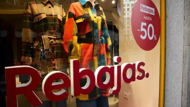 Rebajas de enero: 7 consejos de oro de la OCU para que el bolsillo no sufra 'la cuesta'