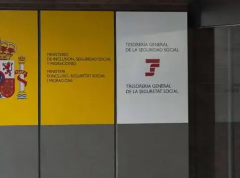 oficina seguridad social inss agujero millones El agujero de la Seguridad Social se dispara: 70.000 millones para evitar el colapso del sistema Fuente: TGSS