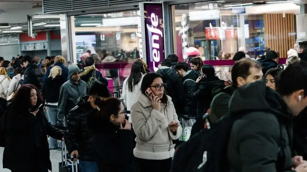 La OCU exige poner freno a los precios abusivos del transporte durante las catástrofes Fuente: Europa Press