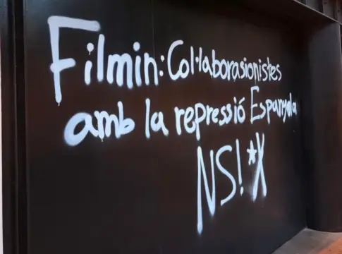 pintada sede de filmin Pintada contra la sede de Filmin en Barcelona