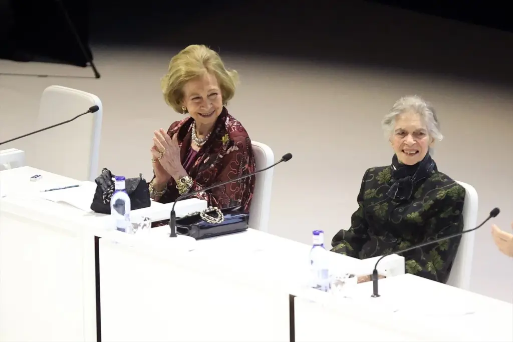 ​La semana más oscura de la reina Sofía: dos muertes consecutivas hunden a la madre de Felipe VI en su momento más difícil   