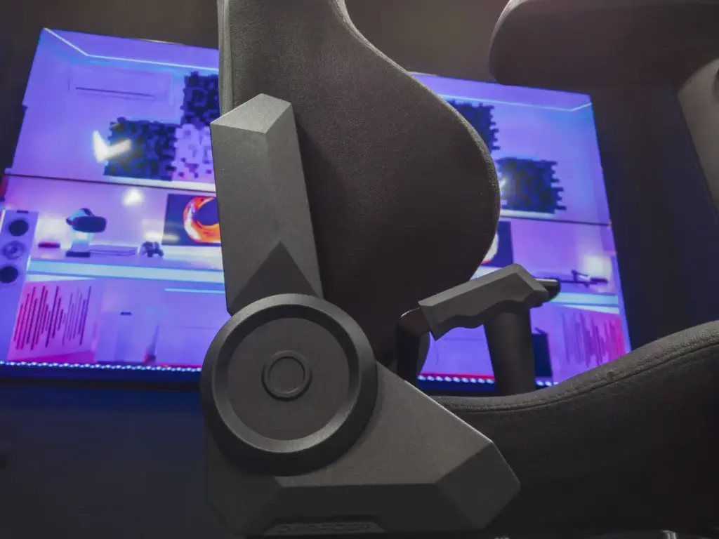 He encontrado una silla gaming que me sirve para el trabajo: la serie Drifting de DXRacer es un todoterreno muy cómodo 3 Lateral de la silla gaming DXRacer Drifting | Fuente propia
