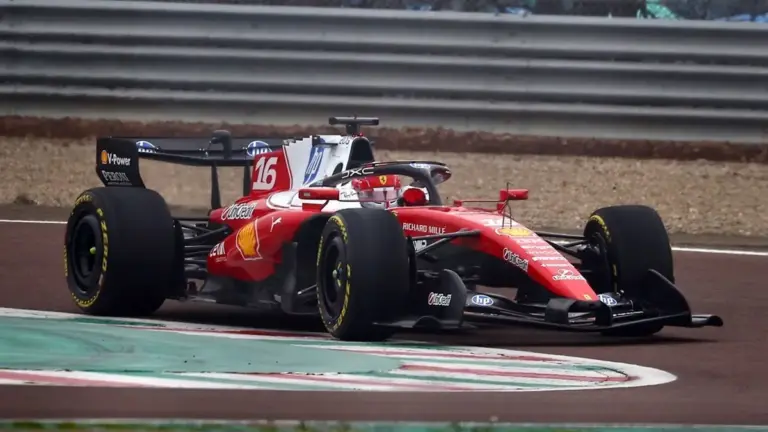 Ferrari blinda a Vasseur: el zasca al sueño de Horner de dirigir la escudería