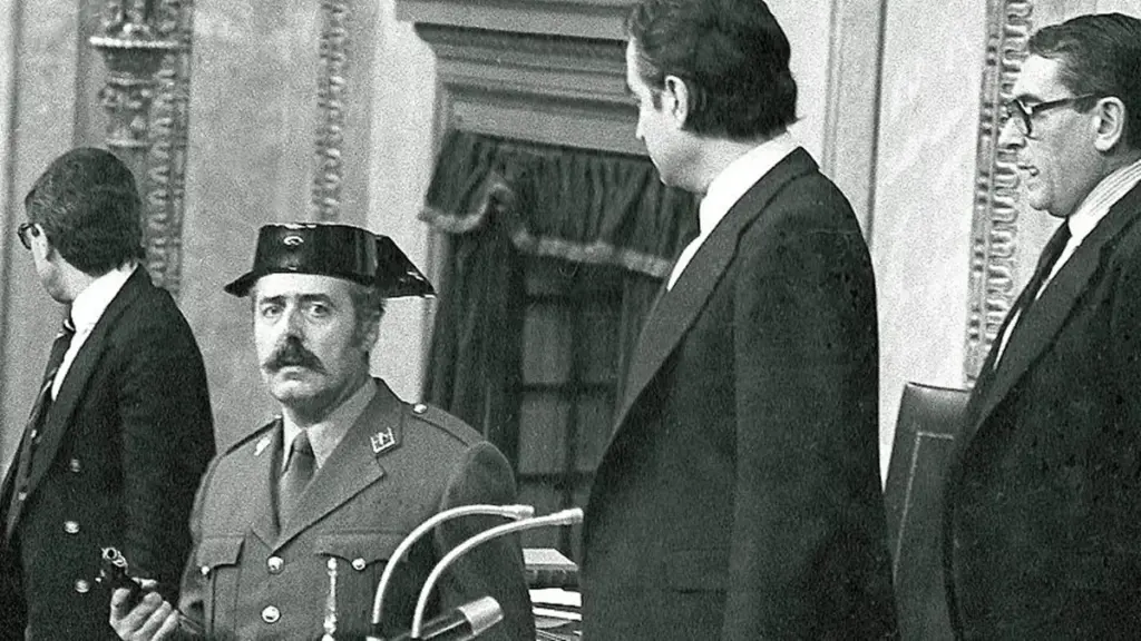 Los archivos del 23F esconden material de Zarzuela e informes de una agencia de inteligencia española 2 Los archivos del 23F esconden material de Zarzuela e informes de una agencia de inteligencia española