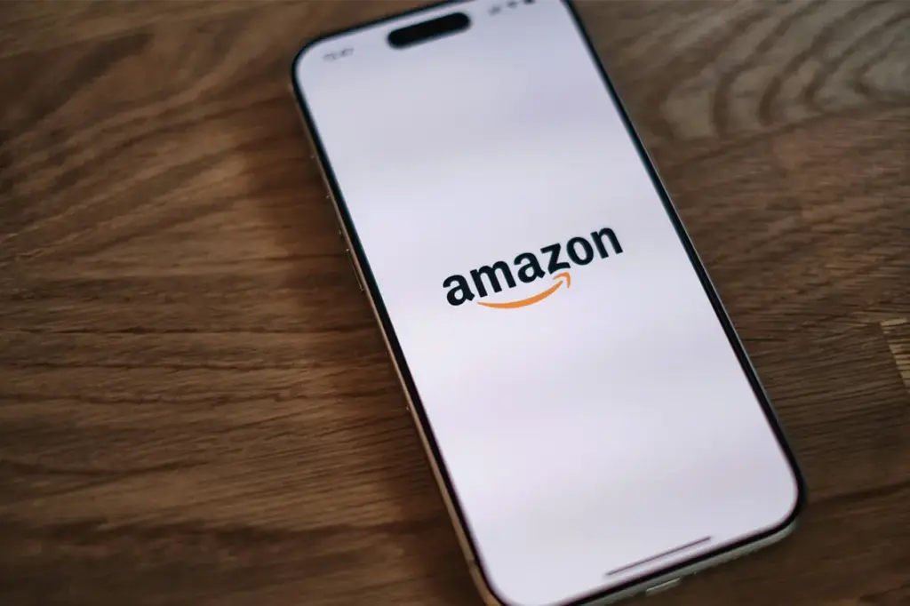 Amazon endurece sus medidas y elimina cuentas de clientes que violan sus normas de uso