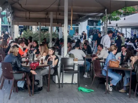 Comercio y hostelería. los más expuestos Comercio y hostelería: los más expuestos