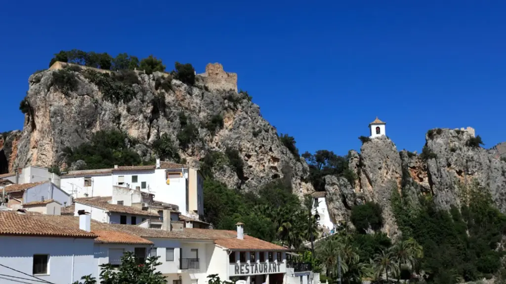 Escapadas de un día desde Alicante: los pueblos que no te puedes perder 2 El Castell de Guadalest
