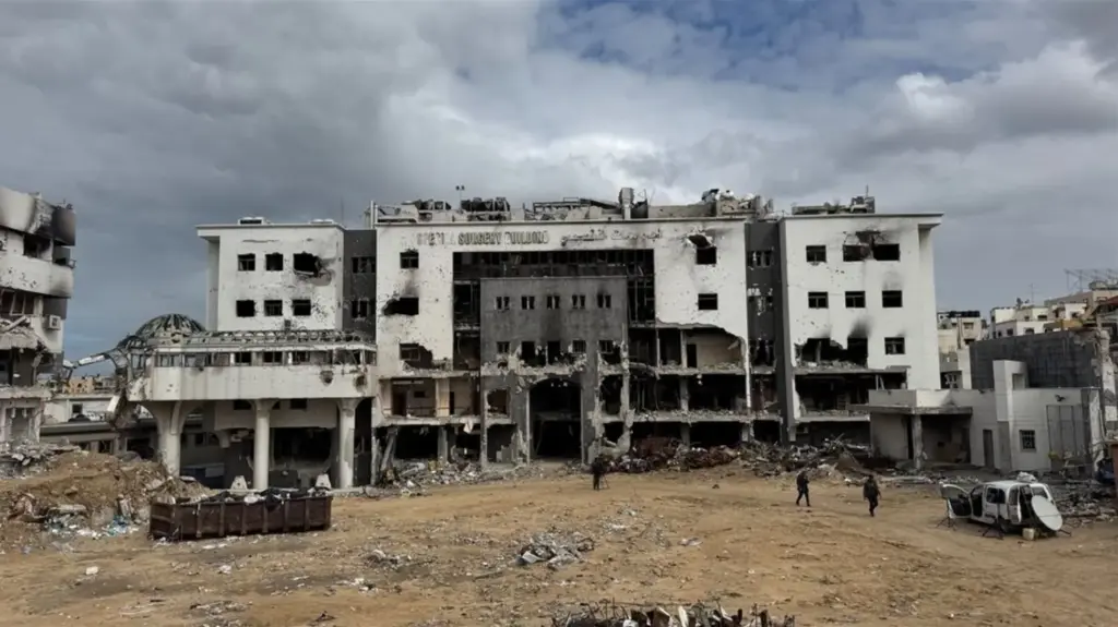 Aumento dramático de las muertes de médicos y pacientes en zonas de conflicto: "Es una cultura de impunidad imperante" 2 El Hospital Al Shifa en Ciudad de Gaza, en febrero de 2025
