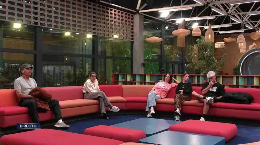 El ataque de histeria en directo y la expulsión de "la bestia"