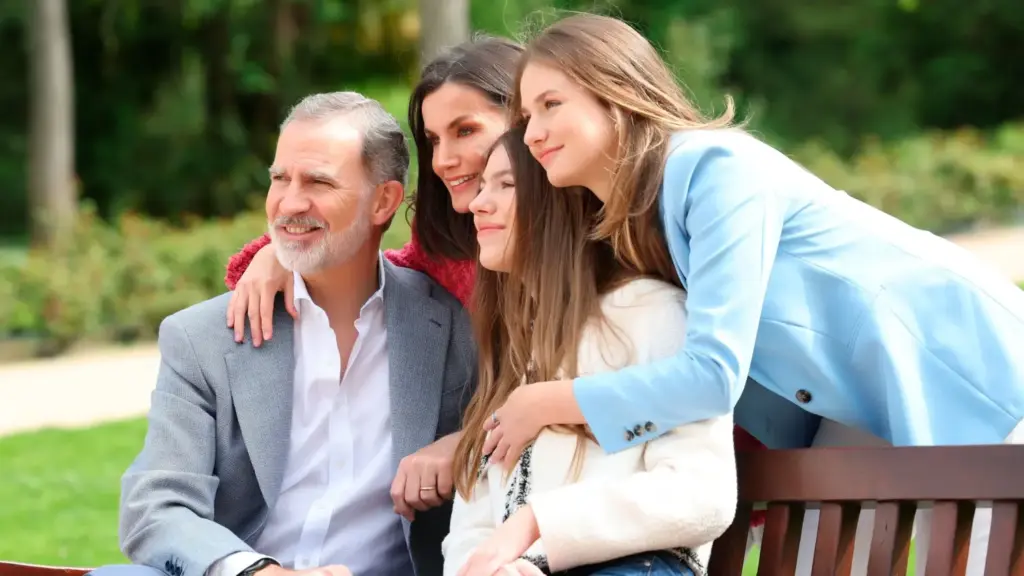 El destino oculto de los cientos de regalos que reciben Felipe VI y su familia cada año