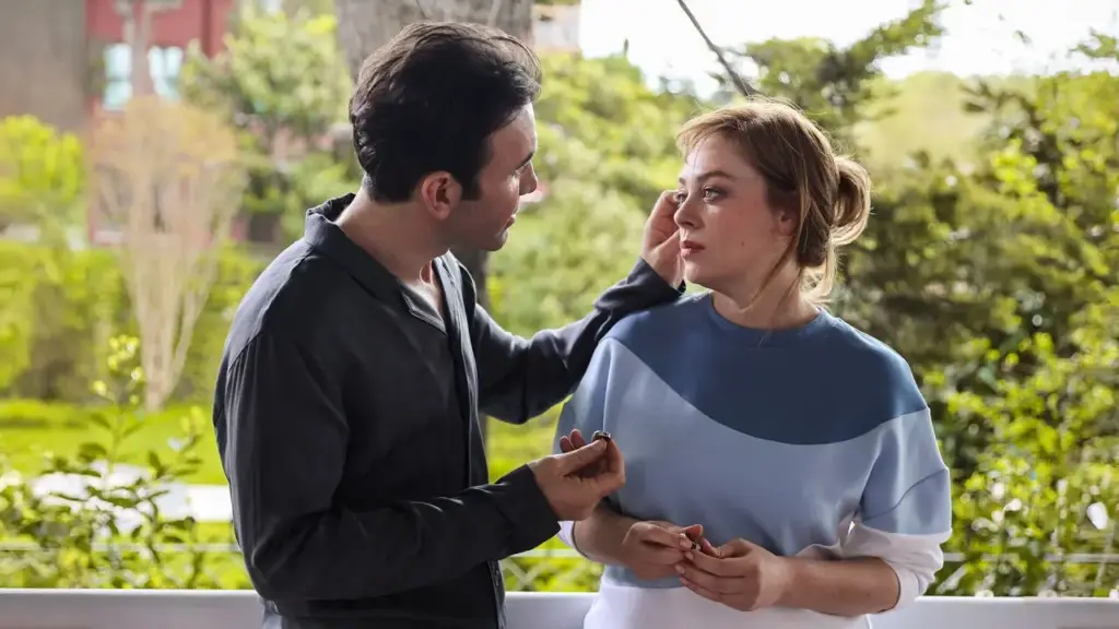 El salto temporal de dos meses y la búsqueda de Evren