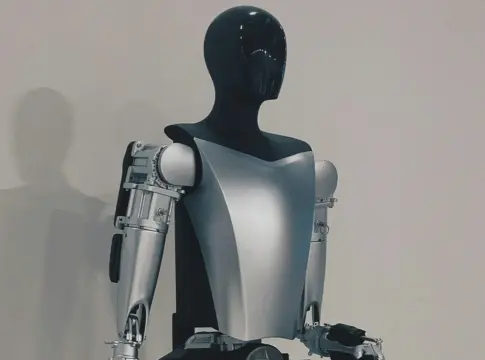 Elon Musk defiende que sus robots humanoides podrán sustituir en el futuro a muchas residencias de ancianos Elon Musk defiende que sus robots humanoides podrán sustituir en el futuro a muchas residencias de ancianos