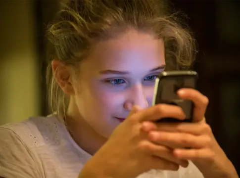 Expertos analizan si la interacción con chatbots ayuda realmente a la salud mental de los jóvenes o aumenta la sensación de soledad Expertos analizan si la interacción con chatbots ayuda realmente a la salud mental de los jóvenes o aumenta la sensación de soledad