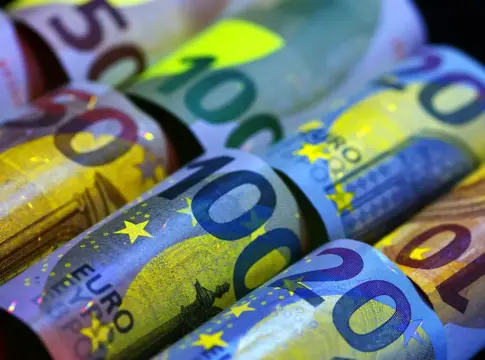 Investigadores canarios crean una tinta especial diseñada para detectar billetes falsos y reforzar la seguridad del dinero Investigadores canarios crean una tinta especial diseñada para detectar billetes falsos y reforzar la seguridad del dinero