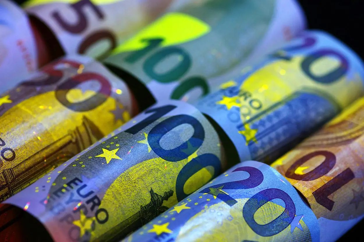 Investigadores canarios crean una tinta especial diseñada para detectar billetes falsos y reforzar la seguridad del dinero Investigadores canarios crean una tinta especial diseñada para detectar billetes falsos y reforzar la seguridad del dinero