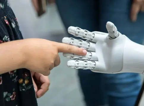 La estrategia de Tesla gira ahora en torno al robot Optimus tras dejar atrás parte de su gama de coches de lujo La estrategia de Tesla gira ahora en torno al robot Optimus tras dejar atrás parte de su gama de coches de lujo