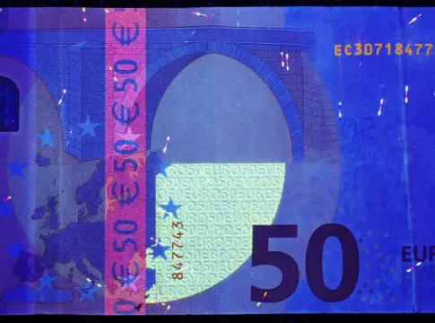 La nueva patente española de tinta de seguridad dificulta la circulación de billetes falsos en todo el planeta La nueva patente española de tinta de seguridad dificulta la circulación de billetes falsos en todo el planeta