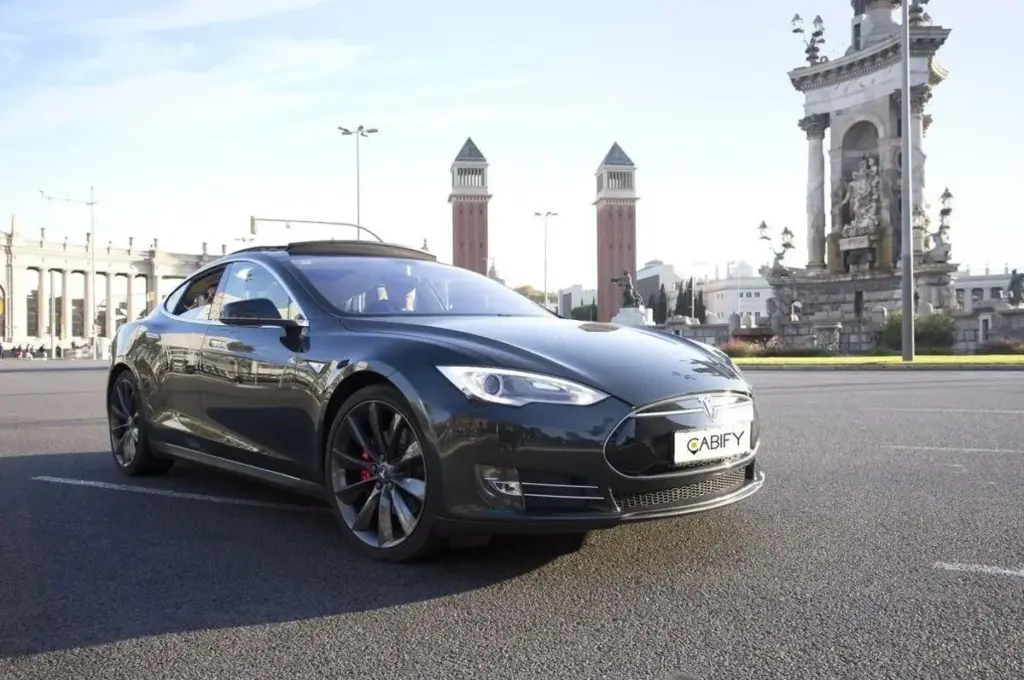 La ofensiva de Cabify: comisión del 7 % y taxis dentro de la app