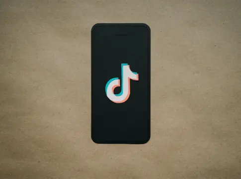 Las autoridades alertan de estafas en TikTok basadas en descuentos falsos que capturan datos de pago Las autoridades alertan de estafas en TikTok basadas en descuentos falsos que capturan datos de pago