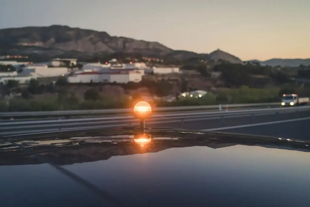 Las balizas V16 ganan protagonismo con herramientas que muestran su ubicación en directo