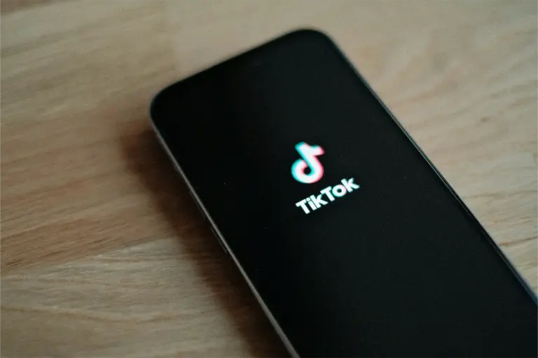 Un acosador de TikTok es condenado a cuatro años de prisión por amenazar a jueces y a una fiscal