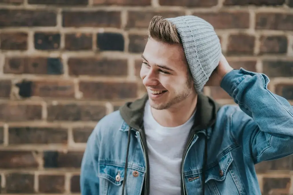 Las palabras de Edgar Morin subrayan que la clave no está en asegurar la felicidad, sino en vivir con sentido poético