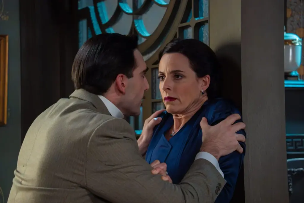 Lorenzo pierde los papeles y agrede a Margarita tras el chantaje de Leocadia en ‘La Promesa’