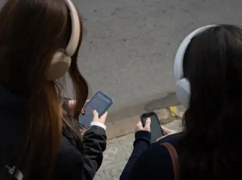 Más pantallas, más riesgo. casi uno de cada cinco con uso problemático de internet Más pantallas, más riesgo: casi uno de cada cinco con uso problemático de internet