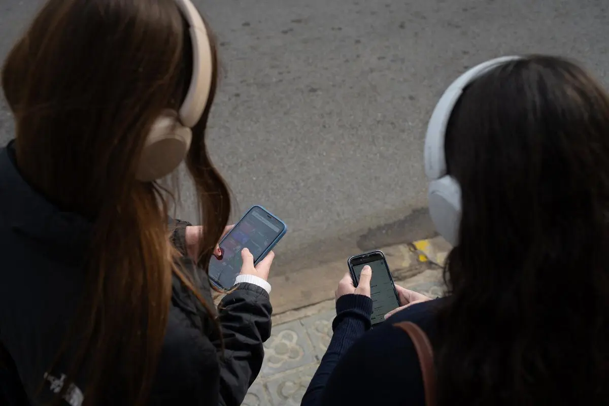 Más pantallas, más riesgo. casi uno de cada cinco con uso problemático de internet Más pantallas, más riesgo: casi uno de cada cinco con uso problemático de internet
