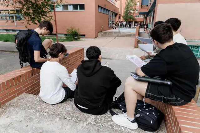 La 'renuncia masculina': por qué cada vez más chicos no van a la universidad en España