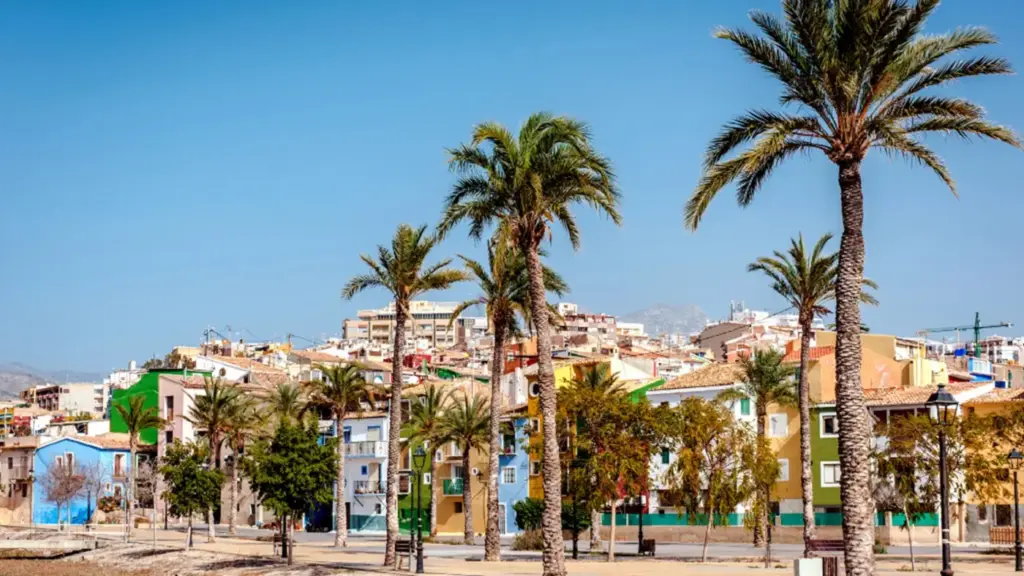Escapadas de un día desde Alicante: los pueblos que no te puedes perder 3 Playa de Villajoyosa