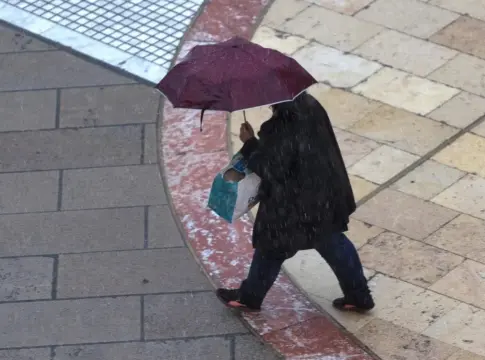 Prohibido dejar el paraguas en la puerta. lo que está permitido y lo que no en las zonas comunes de tu edificio Prohibido dejar el paraguas en la puerta: lo que está permitido y lo que no en las zonas comunes de tu edificio