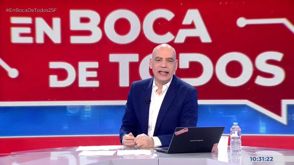 El tenso cara a cara entre Elisa Mouliáa y Nacho Abad: “Después de lo que me habéis hecho, ninguna víctima puede salir adelante” 2 Segundo round en 'En boca de todos'
